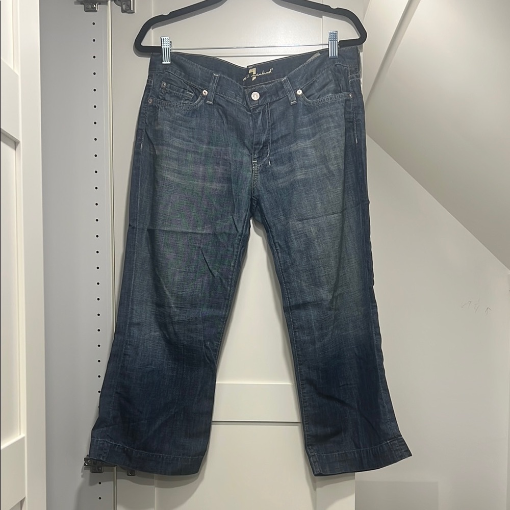 Excellent condition: 7 for all mankind dojo denim capris!!